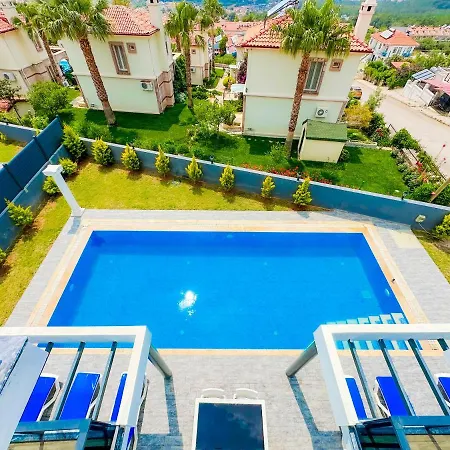 Nokta Park K 4+1 Villa, Oezel Havuzlu فيلة *